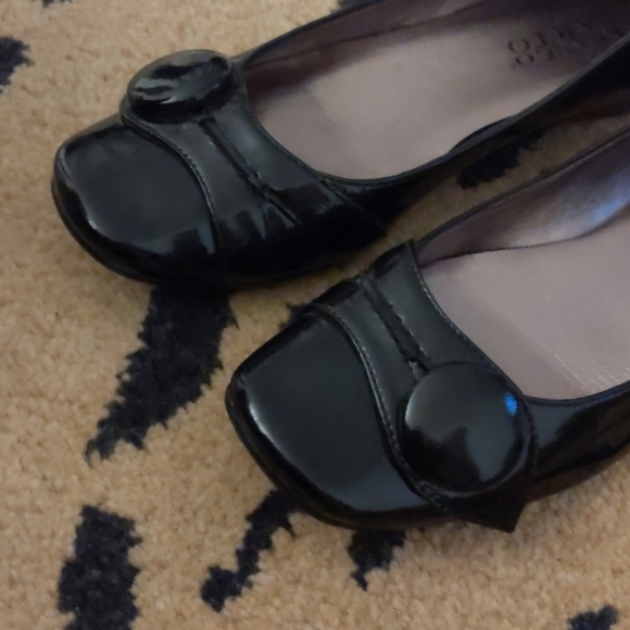 Black patent leather flats with big button flap - Picture 3 of 7